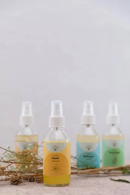 Noor Brightening Face Mist Toner with Sandalwood 100ml